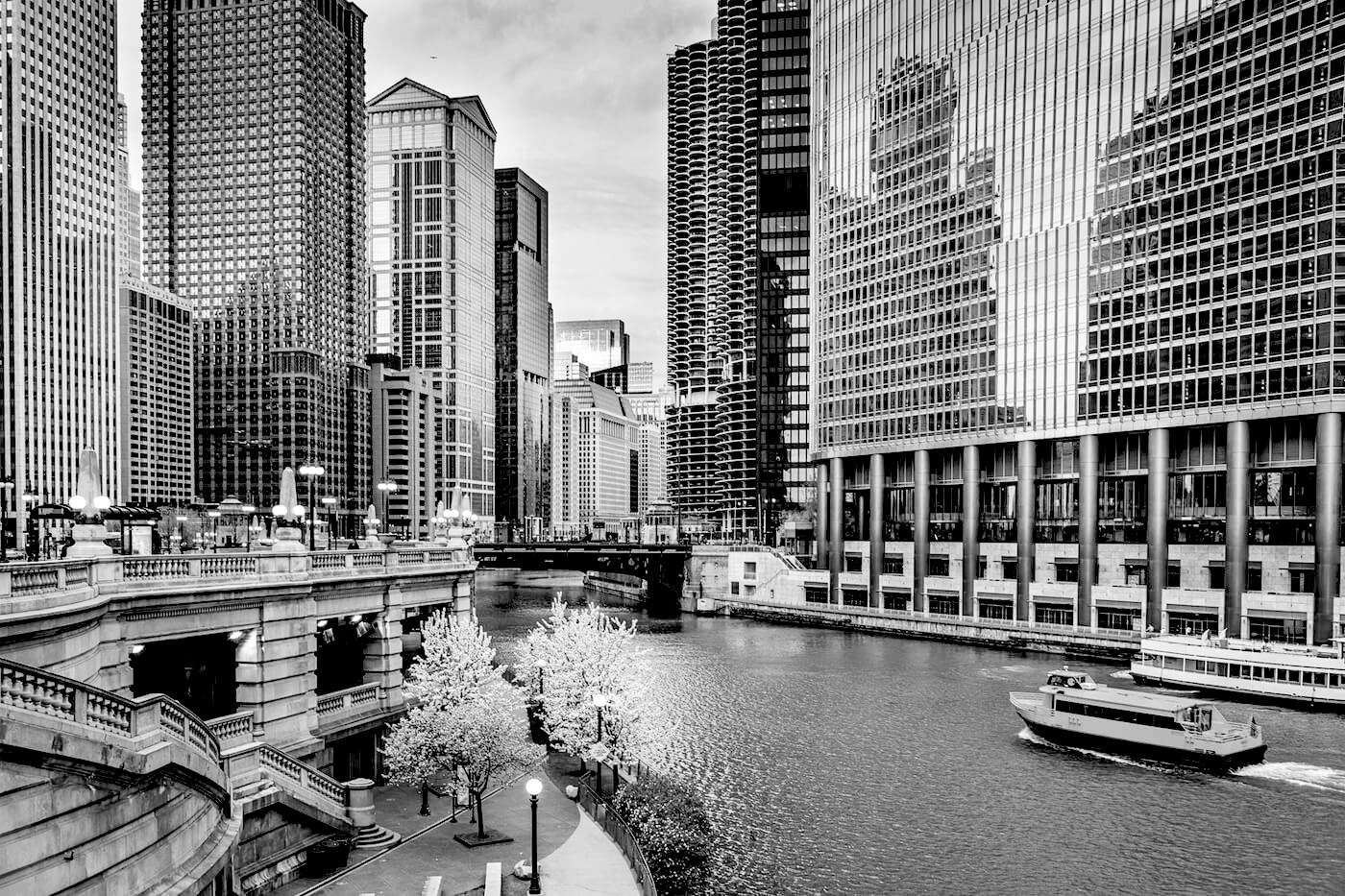 Photo of downtown Chicago and river in black and white